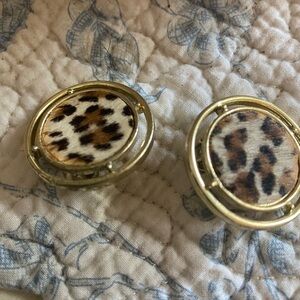 (JE21) Vintage Leopard Print Gold Tone Clip-on Earrings